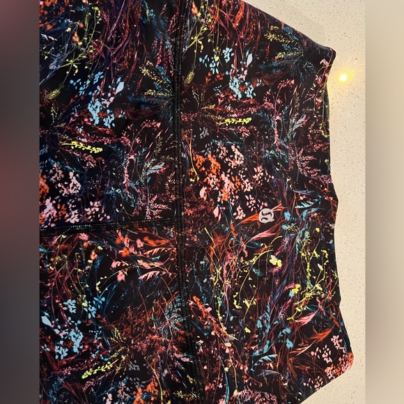 Lululemon 3/4 pants. Excellent condition only worn once. - Picture 2 of 2